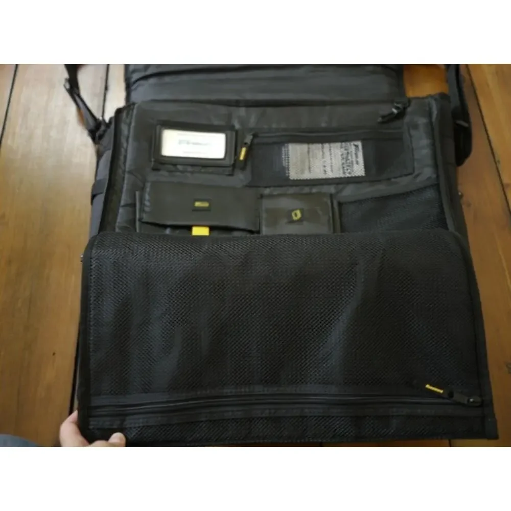 TARGUS Black Gray Nylon Rubber Padded Laptop Briefcase Messenger Shoulder Bag